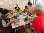 生け花教室はもう男性陣の参加は普通の風景ですね…